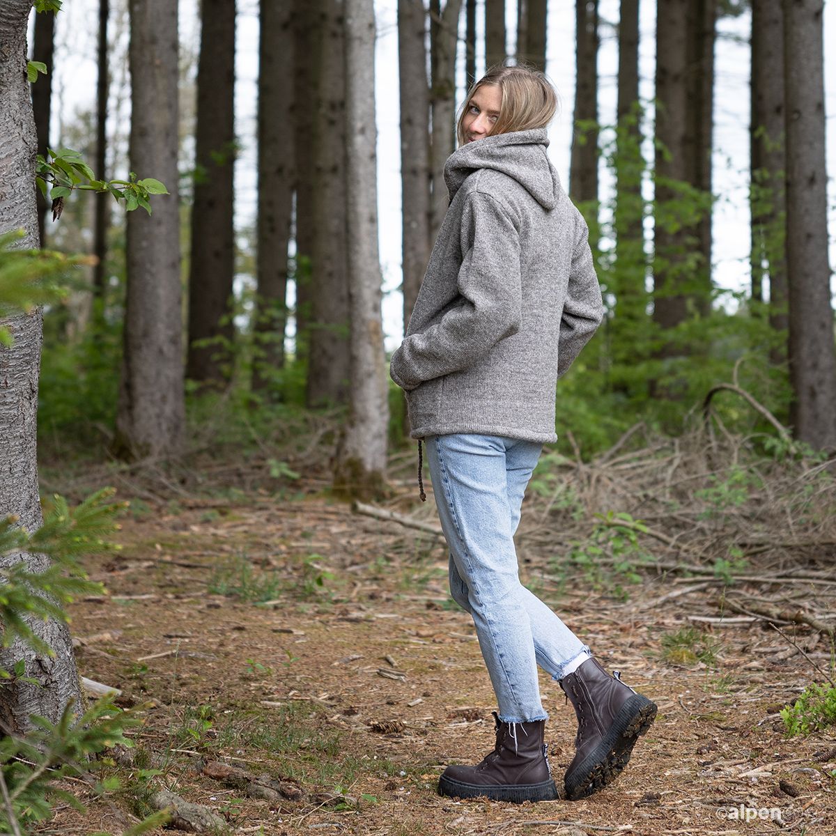 Wolljacke ohne Futter Naturbraun Outdoor Tragebeispiel